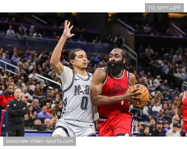 球员在国际赛中凭借传球视野被评为中场核心，传球队员一般应把球